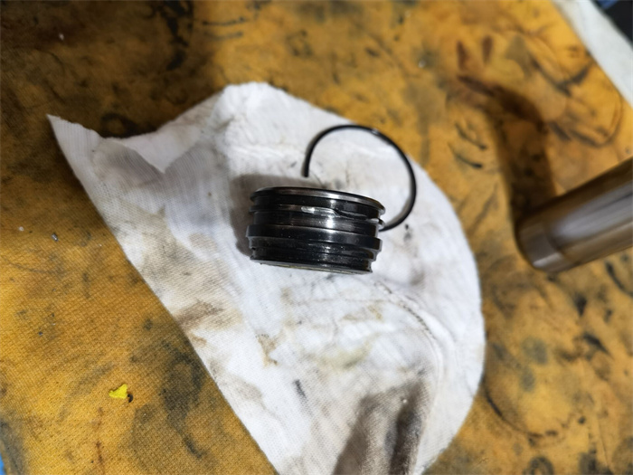 氮氣彈簧泄壓口作用